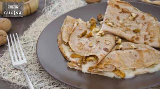 Crepes di castagne con noci e gorgonzola