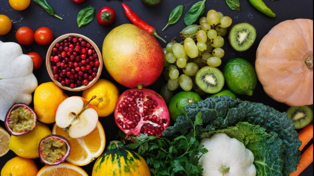 Donne, frutta, verdura, autunno