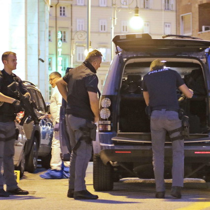 Trieste, sparatoria in Questura: uccisi due agenti