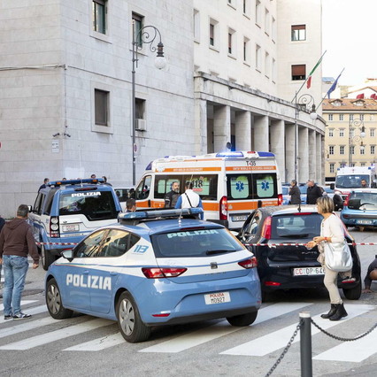 Trieste, sparatoria in Questura: uccisi due agenti