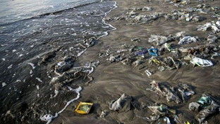 Discariche di rifiuti sui fondali dei mari italiani: il 77% &egrave; plastica
