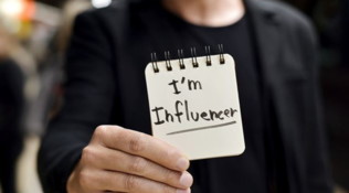 Influencer: arriva la laurea per diventare la nuova Ferragni
 