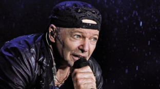 "Vasco non stop live", il tour diventa un film: l'annuncio Instagram del cantante