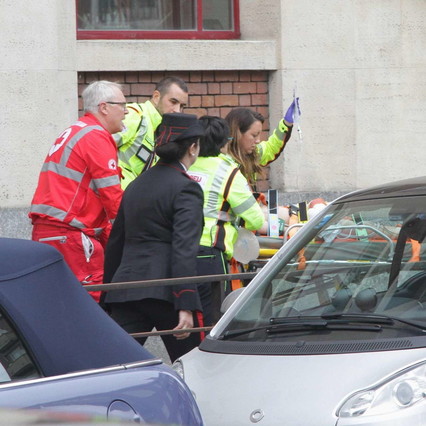 Milano, bimbo precipita dalla tromba delle scale alle elementari