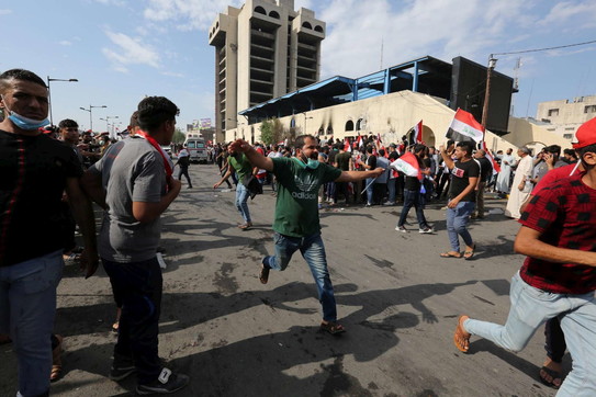 Iraq Baghdad proteste lacrimogeni manifestanti