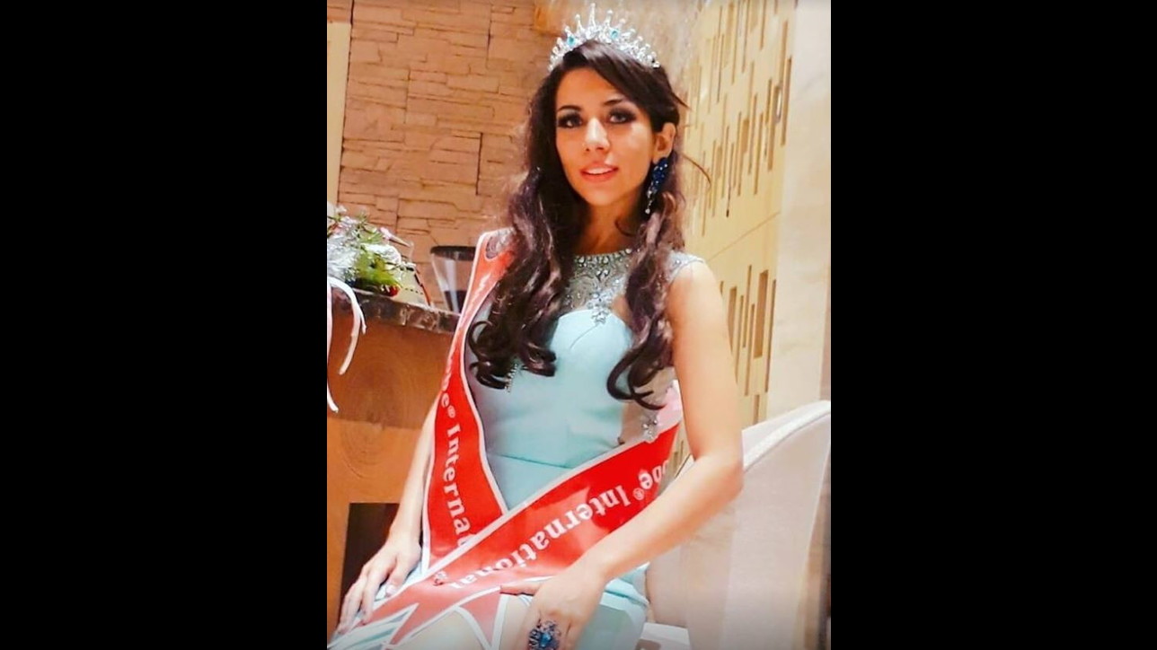 Miss Iran bloccata in aeroporto da due settimane: "Se torno a Teheran, mi uccidono"