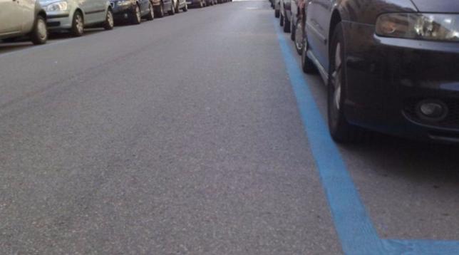 strisce blu