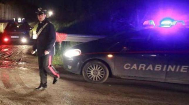 cadavere,auto,giugliano,rogo,cc,carabinieri,notte