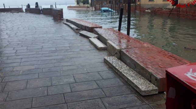 Maltempo Venezia acqua alta teatro La Fenice