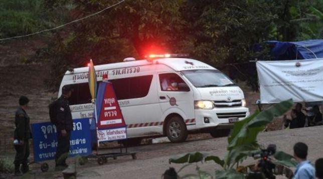 thailandia ragazzi ambulanza grotta