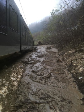 cronaca trentino alto adige, treno, maltempo, frana, deragliato
