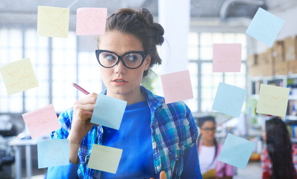 Donne, memoria, cervello, post it, stress