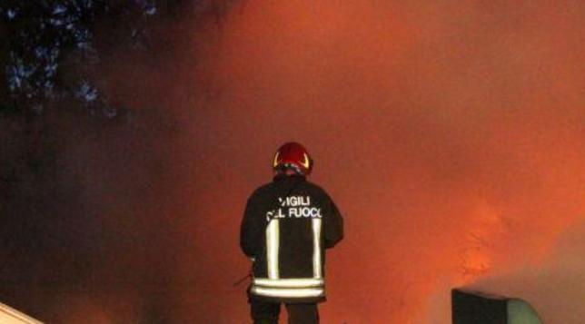 vigili fuoco 115 mezzi pompieri incendio , generica