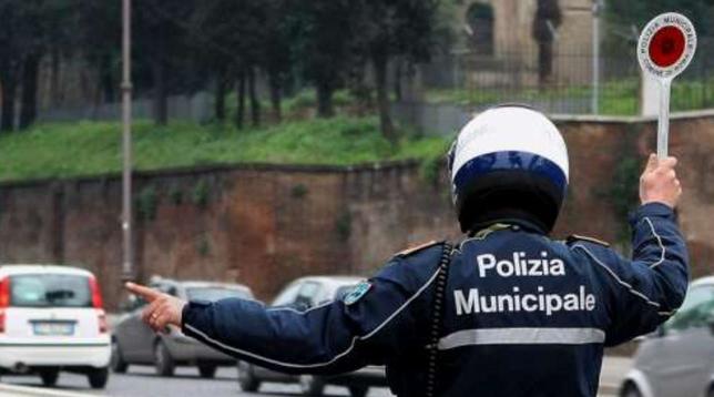 incidenti incidente vigili urbani alcol test multa