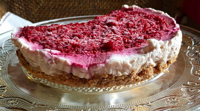 Torta mascarpone e salsa di lamponi