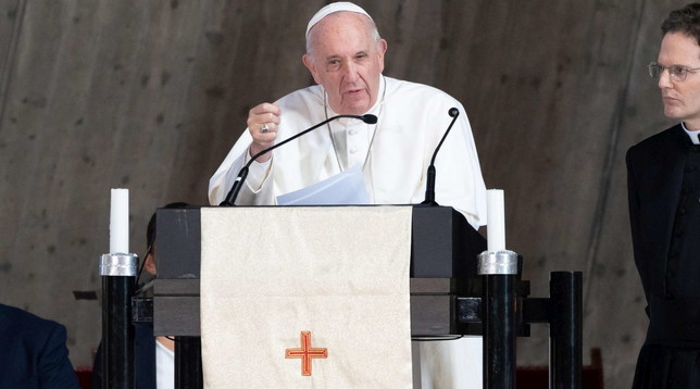 Il Papa in piazza di Spagna affida gli sfiduciati all'Immacolata