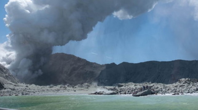esplode vulcano white island, vulcano nuova zelanda