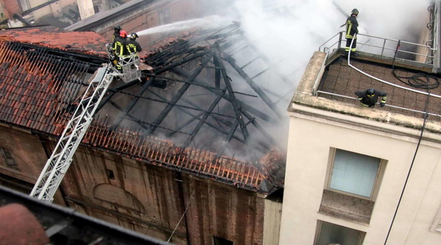 cavallerizza incendio torino 2019
