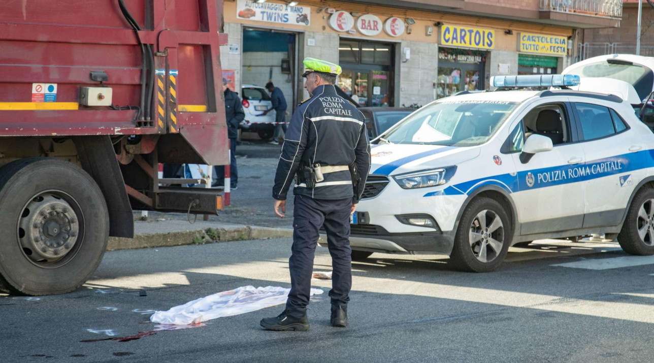 Pedone Investito Da Un Mezzo Dell Ama Alla Periferia Di Roma Morto 