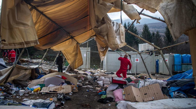bosnia migranti campo