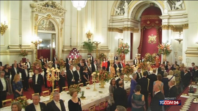 Kate Middleton sfoggia la tiara di Lady D alla cena di Natale