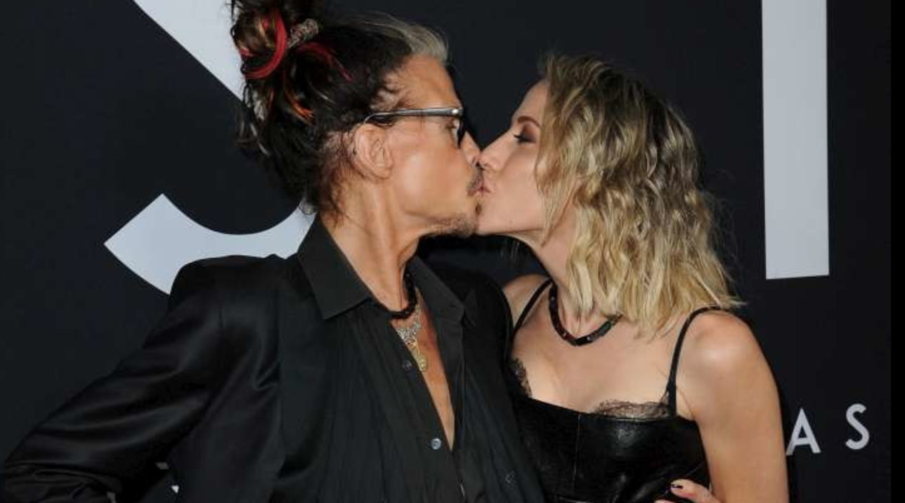 Steven Tyler e la sua bionda fidanzata Aimee... 41 anni più giovane di lui