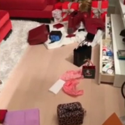 Brutto Natale per Taylor Mega: ladri nella sua casa di Milano