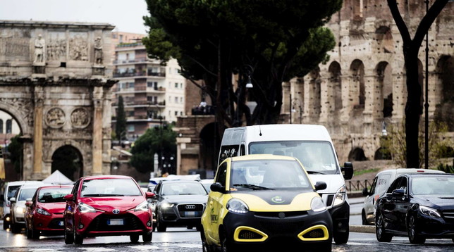 Maltempo:a Roma allagamenti e traffico