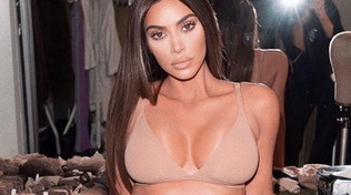 Kim Kardashian regala un sexy 