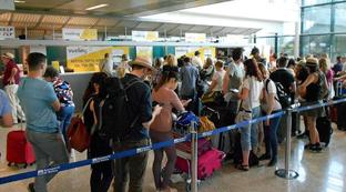 Sciopero aereo&nbsp;il 14 gennaio, voli a rischio in tutta Italia