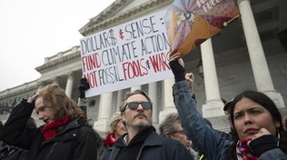 Joaquin Phoenix arrestato a Washington durante la manifestazione sul clima