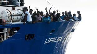 Migranti, maxi multa a comandante nave Ong: viol&ograve; divieto