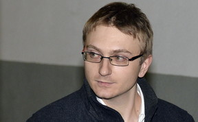 Vita da detenuti: Stasi lavora come centralinista, Bossetti ripara macchine per il caffè