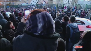 Aereo abbattuto, l'Iran ammette e scoppia la protesta: "Khamenei si dimetta"