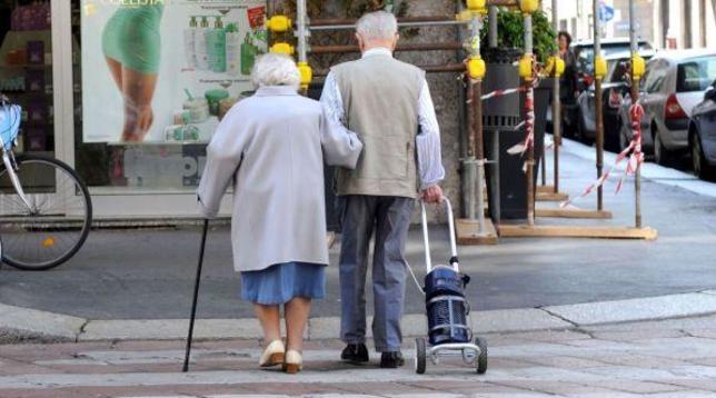 anziani coppia nonni nonnetti pensioni