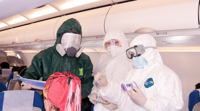coronavirus virus cina controlli aeroporti aeroporto aereo