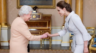 Moda, dress code: come vestirsi per incontrare la regina Elisabetta