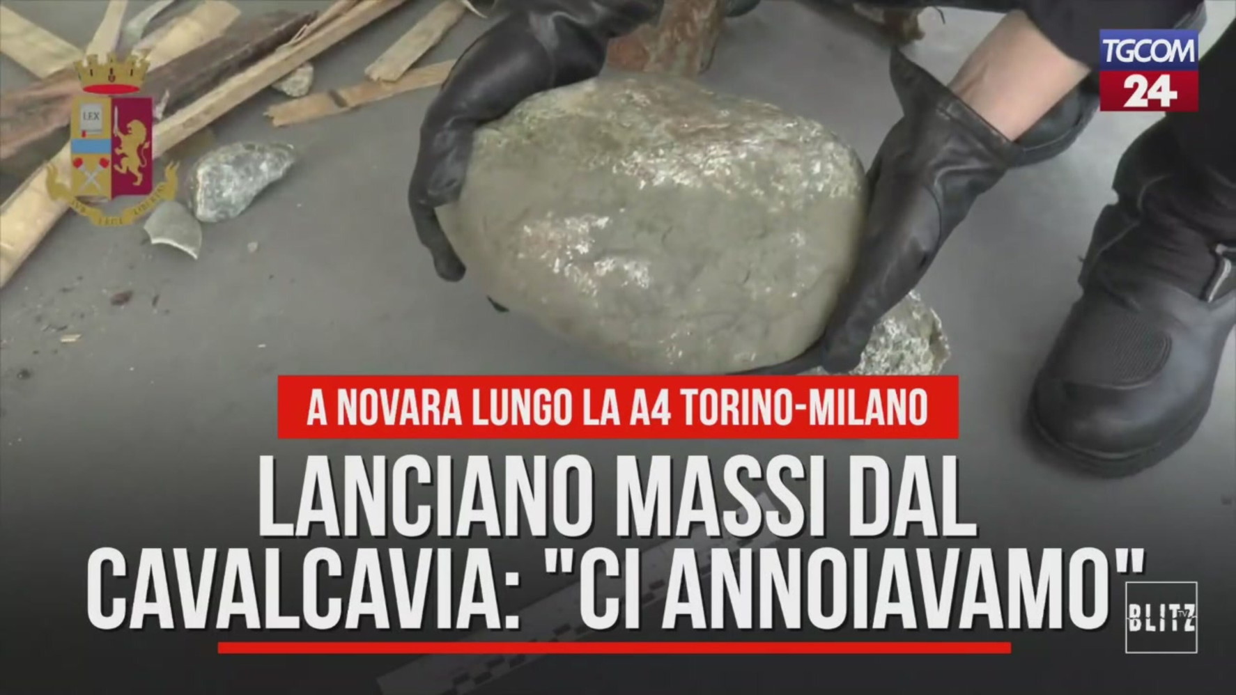 Lanciano massi dal cavalcavia dell'autostrada "Ci annoiavamo" Video