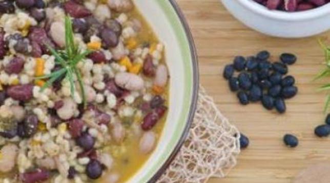 Zuppa di orzo e fagioli