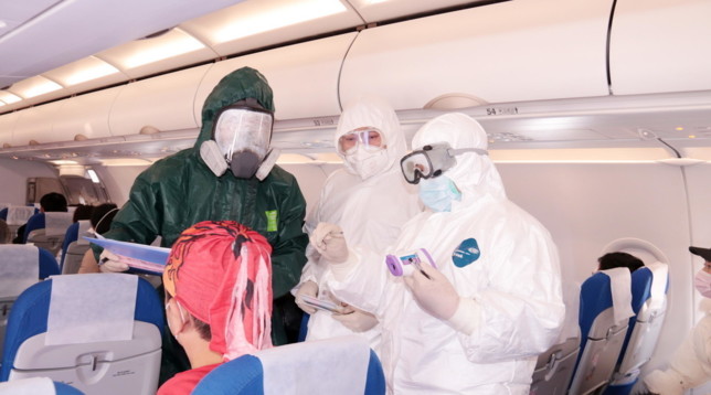 coronavirus virus cina controlli aeroporti aeroporto aereo