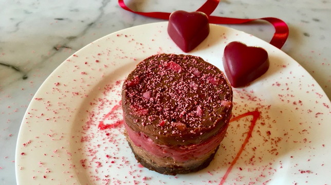 Innamoraratevi con la Cheesecake ai tre cioccolati, senza glutine e senza cottura