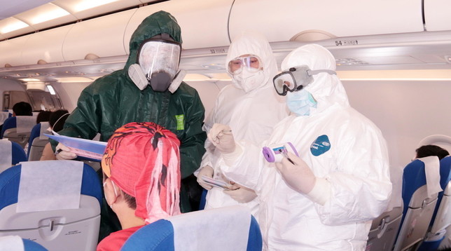 coronavirus virus cina controlli aeroporti aeroporto aereo