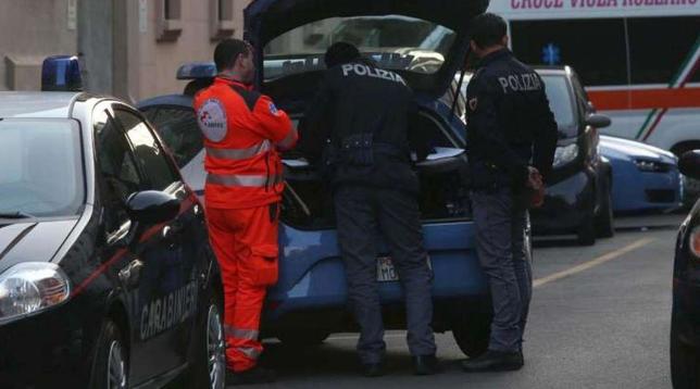 milano, polizia, soccorsi, salma, ambulanza, Milano, ucciso, katana, spada, cadavere