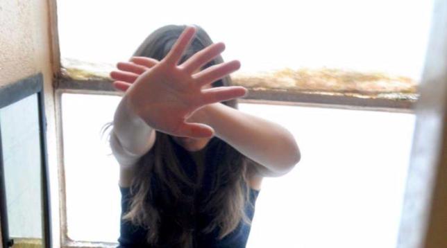 stupro violenza minori cellulare porno molestie abusi telefonino sesso