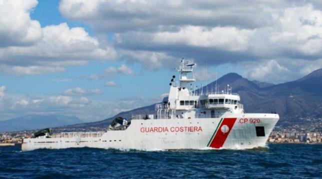 nave gregoretti guardia costiera migranti