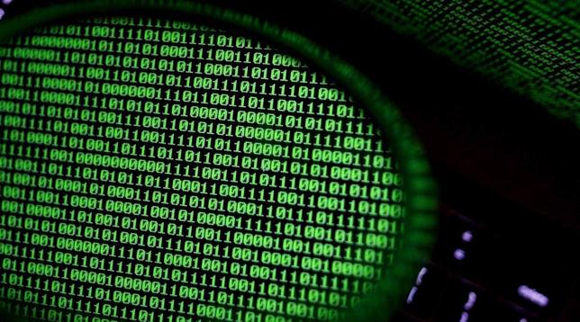 pc, hacker, codice binario, falla sicurezza