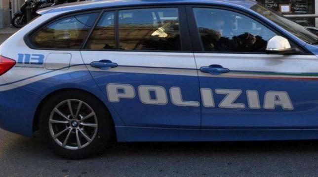 polizia, auto generica giorno