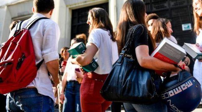 Cuneo, studentessa non supera l'esame di maturità per due volte: i giudici bocciano i professori
