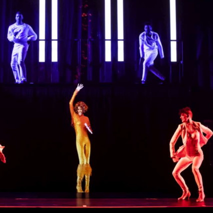 Elvis Presley hologram olarak sahneye dönüyor… ve turneye çıkıyor