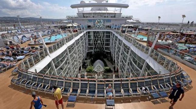 Civitavecchia nave crociera Oasis of the Seas